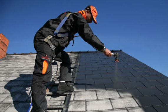 Rénover votre toit grâce au traitement hydrofuge de toiture coloré