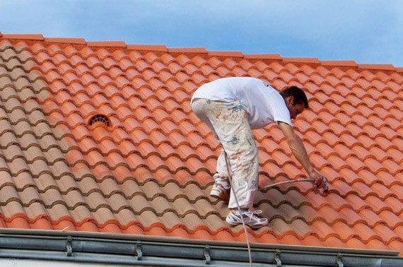 France Habitat, chantier de peinture sur un toit